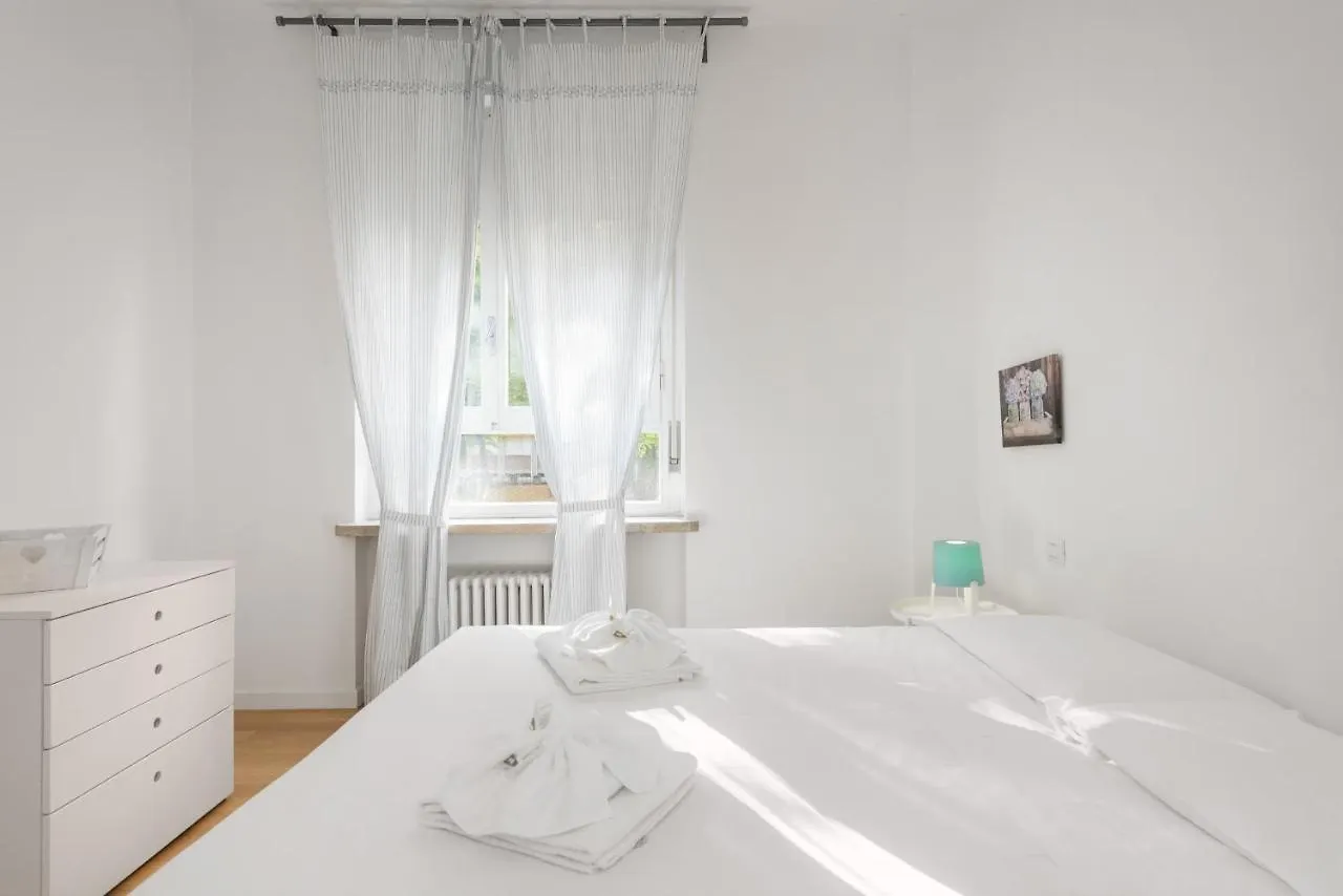 Flats4Rent Delia Apartment Verona